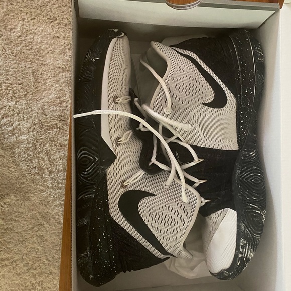 Kyrie 5 men’s basketball shoe size 12.5 - Picture 4 of 7